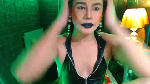 Snapshot of urhardcockqueenxxx chatting on 11.16.25 queen norelle online show from 11.16.25