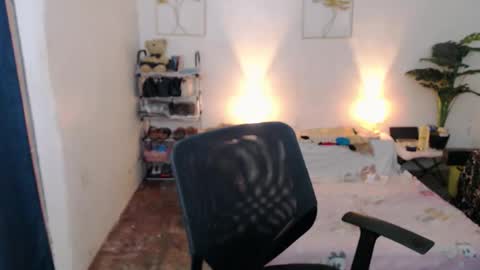 Snapshot of urhotguy_mark chatting on 11.04.25 urhotguy_mark online show from 11.04.25