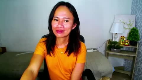 Snapshot of urlovely_che chatting on 10.15.25 urlovely_che online show from 10.15.25