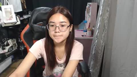 Snapshot of urlovelychinita chatting on 10.29.25 urlovelychinita online show from 10.29.25