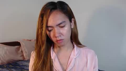 Snapshot of urlovelypinayxxx chatting on 11.21.25 MIYA online show from 11.21.25