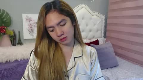 Snapshot of urlovelypinayxxx chatting on 04.05.26 MIYA online show from 04.05.26