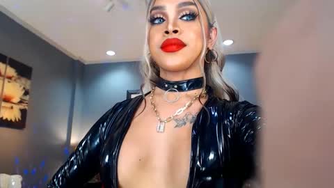 UrMajestyTyra online show from 12.08.24