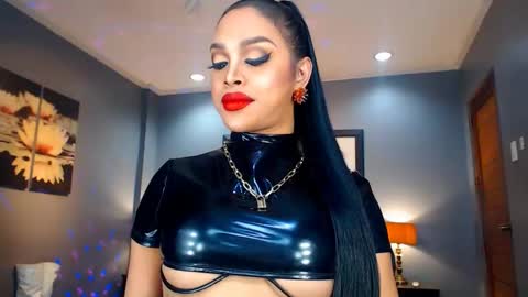 UrMajestyTyra online show from 12.11.24