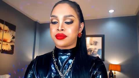 UrMajestyTyra online show from 12.11.24