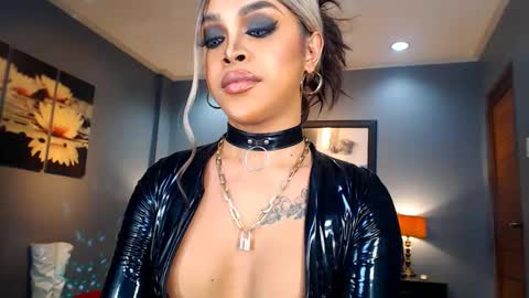 UrMajestyTyra online show from 12.17.24