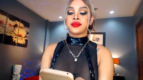 UrMajestyTyra online show from 12.18.24