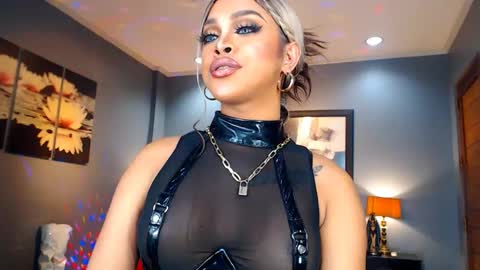 UrMajestyTyra online show from 12.22.24