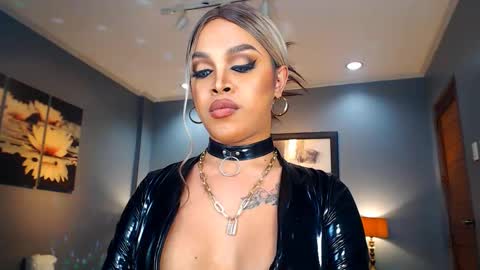 UrMajestyTyra online show from 12.23.24