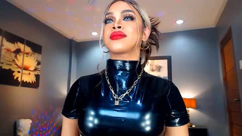 UrMajestyTyra online show from 12.25.24