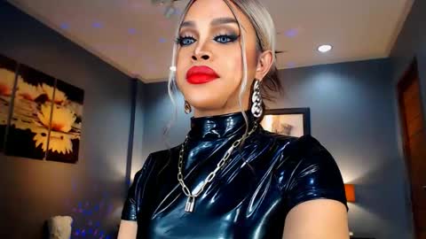 UrMajestyTyra online show from 12.28.24