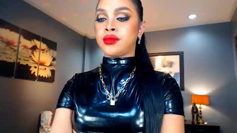 UrMajestyTyra online show from 01.05.25