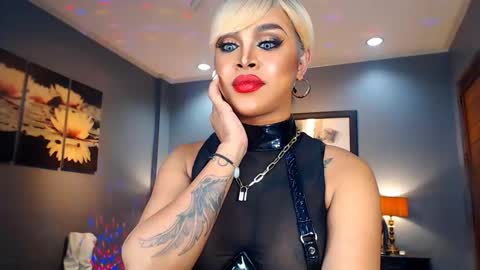UrMajestyTyra online show from 01.06.25
