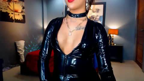 UrMajestyTyra online show from 01.07.25