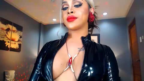 UrMajestyTyra online show from 01.11.25
