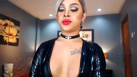 UrMajestyTyra online show from 01.12.25