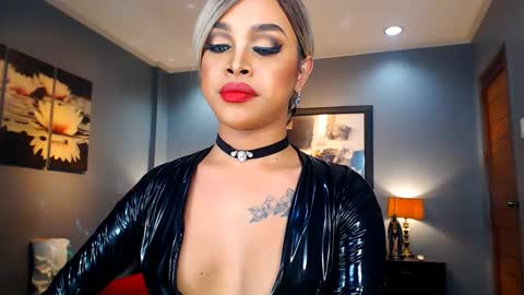 UrMajestyTyra online show from 01.12.25