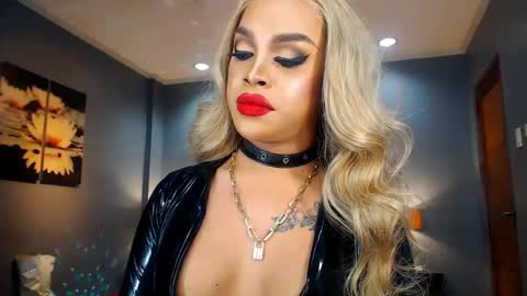 UrMajestyTyra online show from 01.17.25