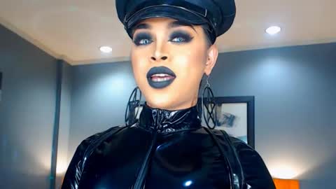 UrMajestyTyra online show from 01.21.25