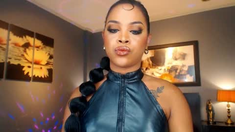 UrMajestyTyra online show from 05.25.26