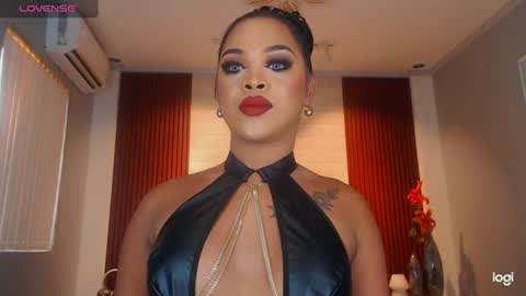Snapshot of urmajestytyra chatting on 06.11.26 UrMajestyTyra online show from 06.11.26