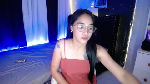 Snapshot of urpetit_soflexx chatting on 05.06.26 urpetit_soflexx online show from 05.06.26