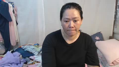urpinay_singlemother online show from 07.12.26