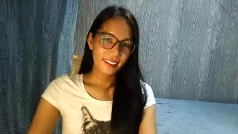 Snapshot of urpinaylovelyjuliaxxx chatting on 06.09.26 queen julia not into CHEAPGUY online show from 06.09.26