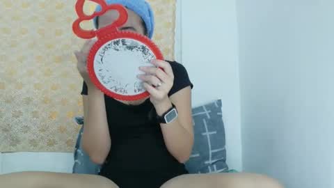 Snapshot of ursexy_pinay_skinny chatting on 09.25.25 im jenny online show from 09.25.25