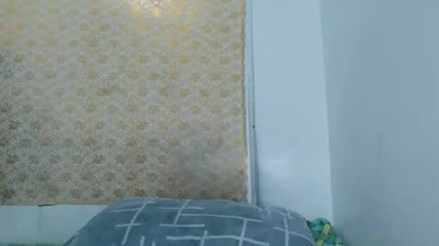 Snapshot of ursexy_pinay_skinny chatting on 10.01.25 im jenny online show from 10.01.25