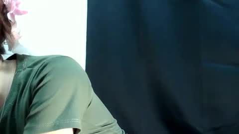 Snapshot of urskinny_girl chatting on 01.31.25 Jane online show from 01.31.25