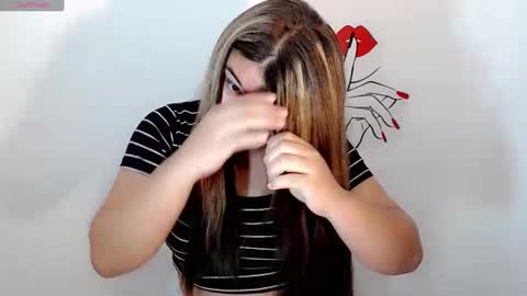 Snapshot of ursweet_ashley chatting on 01.05.25 online show from 01.05.25