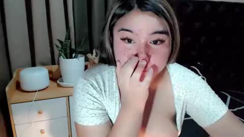 Snapshot of ursweet_ashley chatting on 02.09.25 online show from 02.09.25