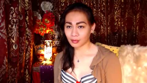 Snapshot of urtimelessbeauty chatting on 12.29.24 Merca online show from 12.29.24