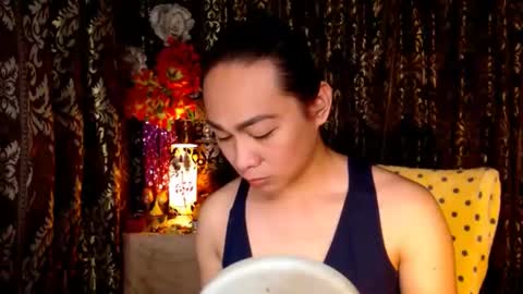 Snapshot of urtimelessbeauty chatting on 03.11.25 Merca online show from 03.11.25