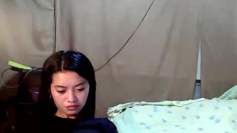 Snapshot of urtinypinay chatting on 10.29.25 urtinypinay online show from 10.29.25