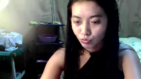 Snapshot of urtinypinay chatting on 10.31.25 urtinypinay online show from 10.31.25