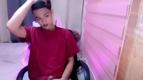 Snapshot of urtwinkjinwoo chatting on 10.23.25 JC online show from 10.23.25