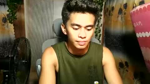 Snapshot of urwild_fuckerxx chatting on 05.17.26 urwild_fuckerxx online show from 05.17.26