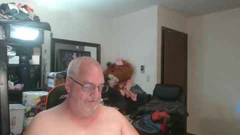 Snapshot of usgoober chatting on 05.18.26 Eric online show from 05.18.26