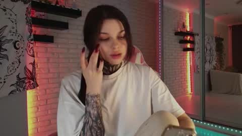 Snapshot of uwu_eva chatting on 12.11.24 Eva online show from 12.11.24