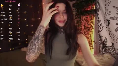 Snapshot of uwu_eva chatting on 12.14.24 Eva online show from 12.14.24