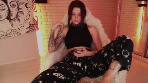 Snapshot of uwu_eva chatting on 12.16.24 Eva online show from 12.16.24