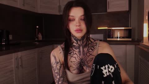 Snapshot of uwu_eva chatting on 12.18.24 Eva online show from 12.18.24