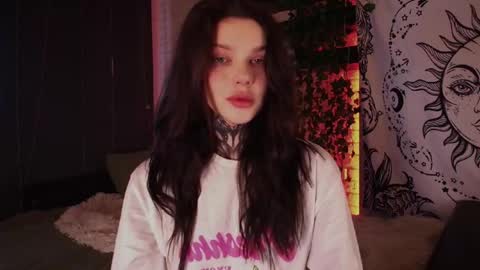 Snapshot of uwu_eva chatting on 12.21.24 Eva online show from 12.21.24