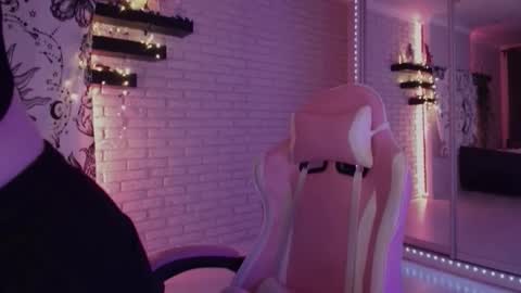 Snapshot of uwu_eva chatting on 12.23.24 Eva online show from 12.23.24