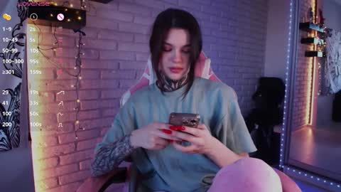 Snapshot of uwu_eva chatting on 01.08.25 Eva online show from 01.08.25