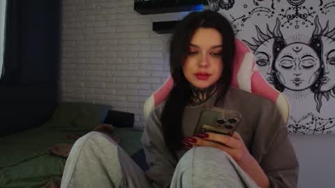 Snapshot of uwu_eva chatting on 01.17.25 Eva online show from 01.17.25