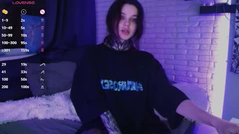 Snapshot of uwu_eva chatting on 01.18.25 Eva online show from 01.18.25