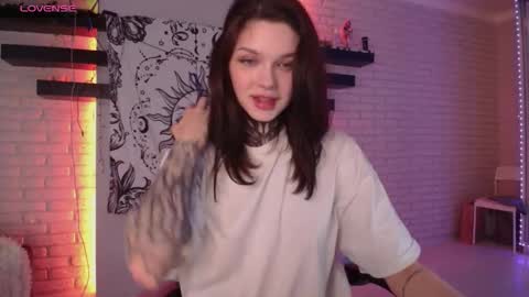 Snapshot of uwu_eva chatting on 01.31.25 Eva online show from 01.31.25